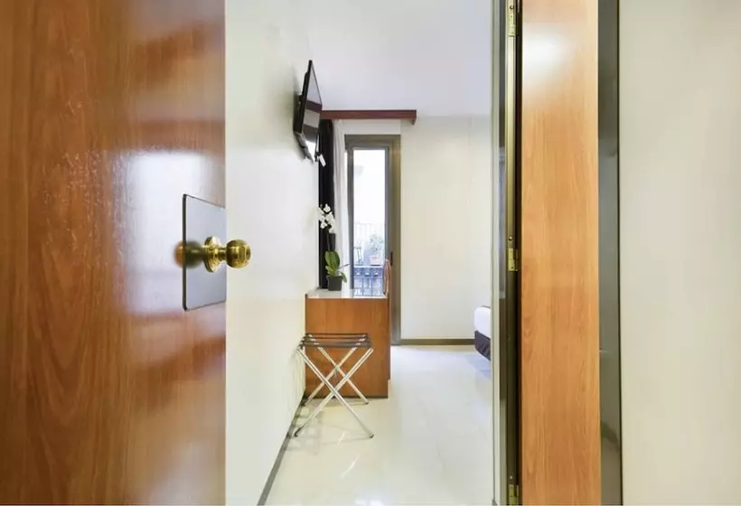 اتاق استاندارد یک نفره, Condal