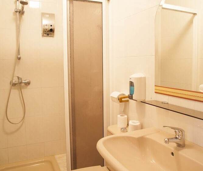 اتاق استاندارد یک نفره, Cristal