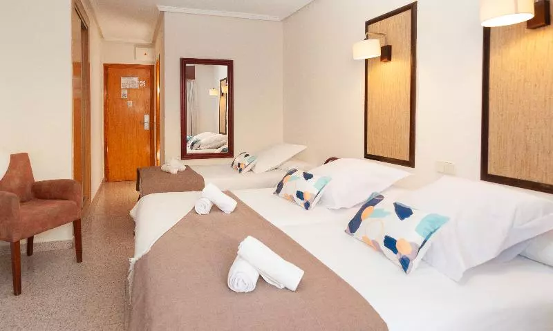 اتاق استاندارد سه نفره, Eden Mar