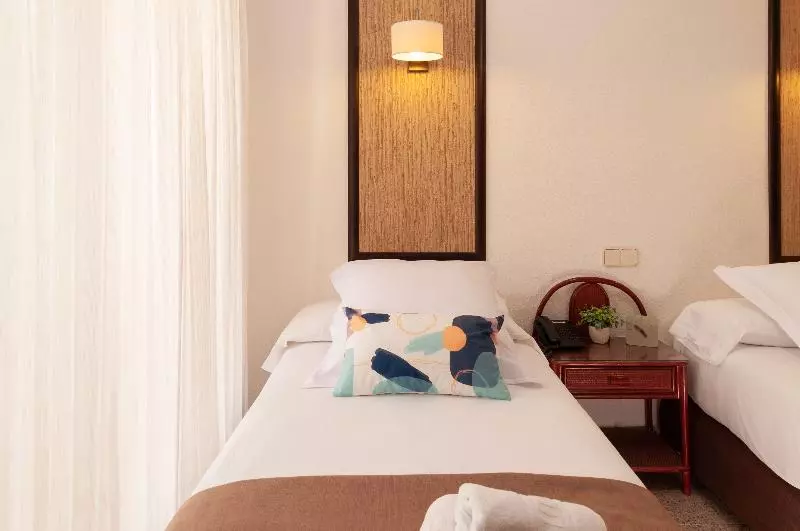 اتاق استاندارد سه نفره, Eden Mar