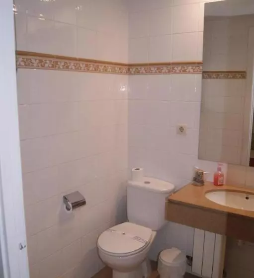 Chambre Triple Standard, Hostal Cal Batista