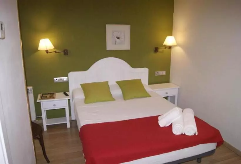 Chambre Triple Standard, Hostal Cal Batista