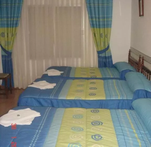 Standard Kolmen Hengen Huone, Hostal La Paz