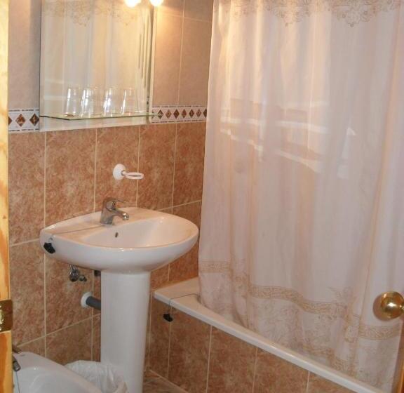 חדר סטנדרט לשלושה, Hostal La Paz