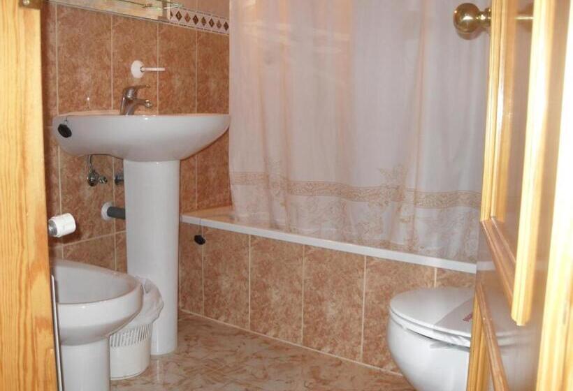 חדר סטנדרט לשלושה, Hostal La Paz