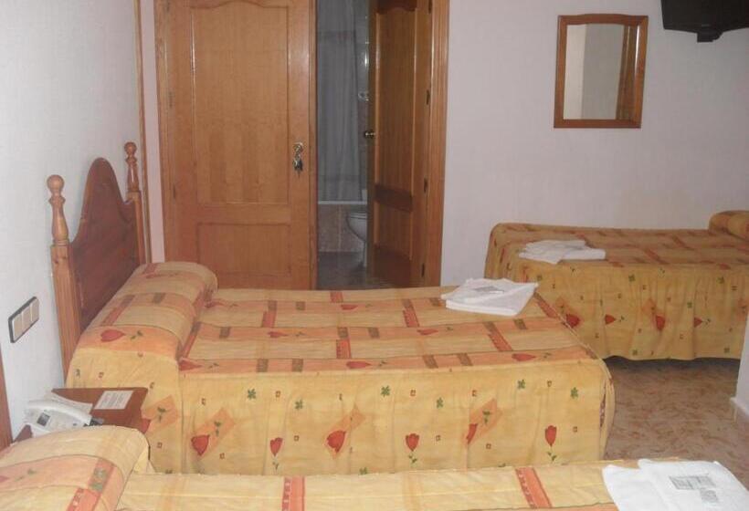 חדר סטנדרט לשלושה, Hostal La Paz