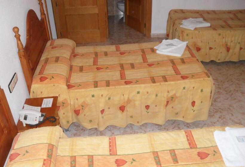 חדר סטנדרט לשלושה, Hostal La Paz