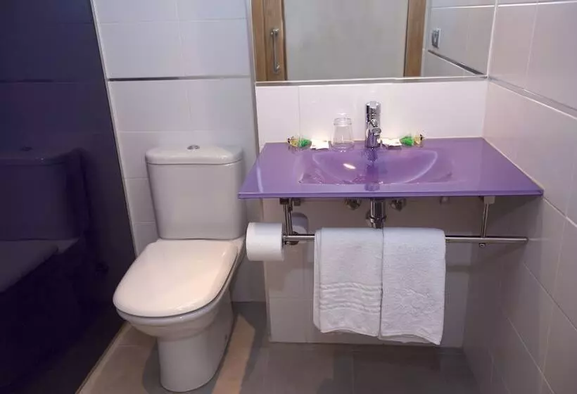 Cameră Triplă Standard, Jatorrena