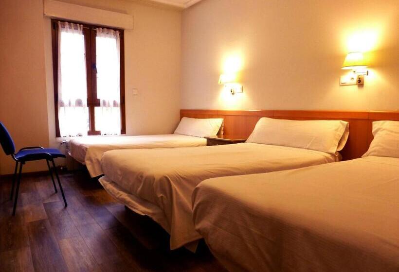 スタンダードトリプルルーム, Pensión Romero