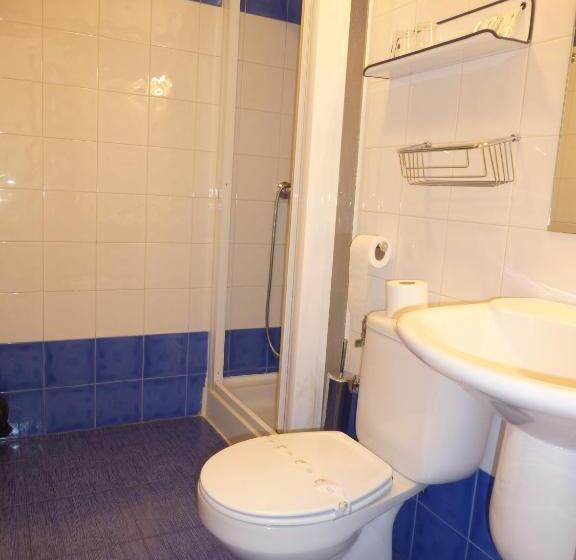 スタンダードトリプルルーム, Pensión Romero