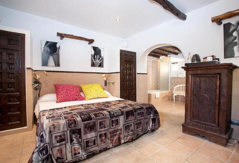 סוויטת ג'וניור, Pikes Ibiza - Adults Only