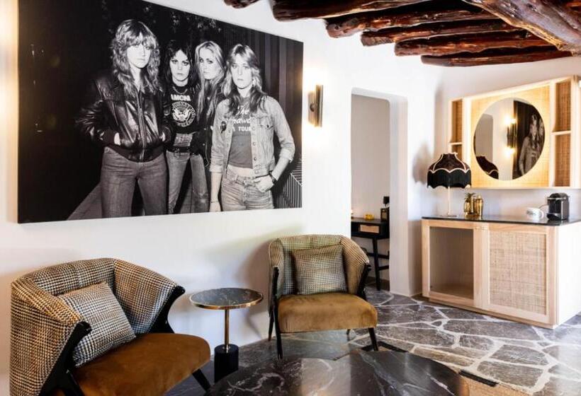 סוויטת ג'וניור עם טרסה, Pikes Ibiza - Adults Only