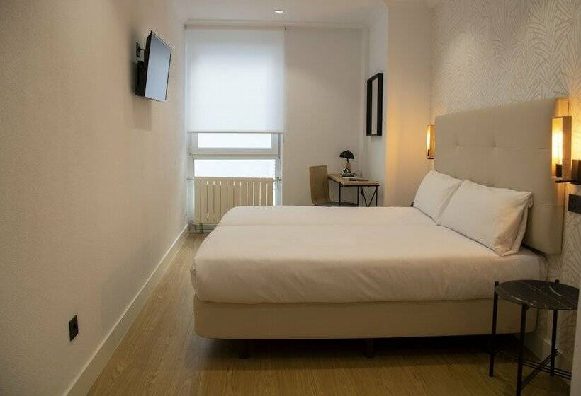 اتاق استاندارد, Alda Orzán