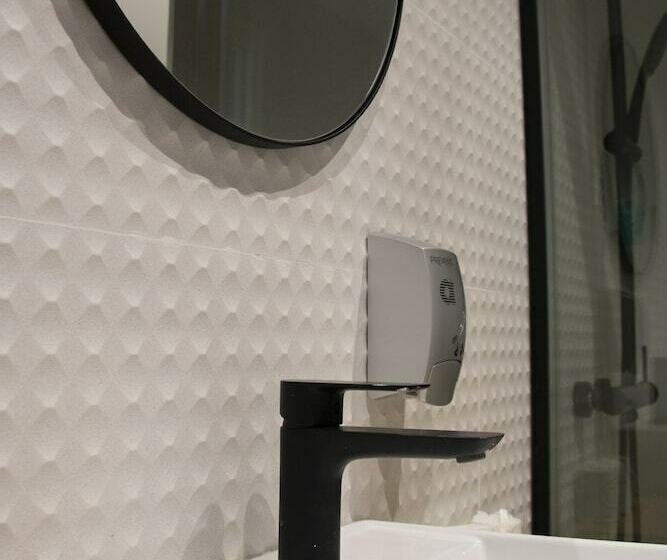 اتاق استاندارد, Alda Orzán