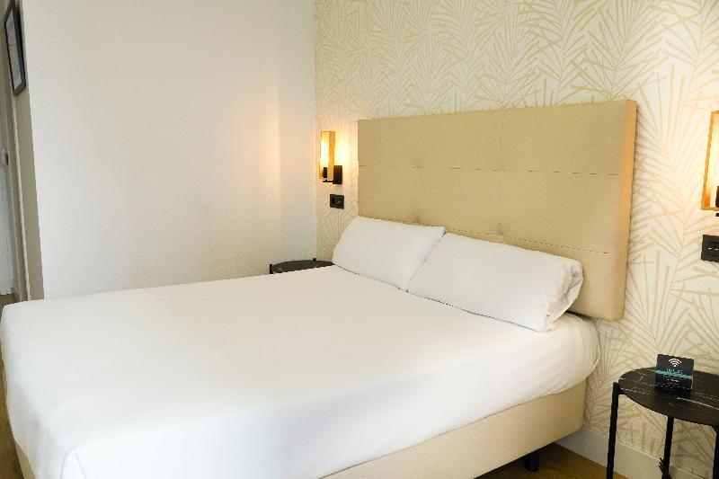 اتاق اکونومی, Alda Orzán