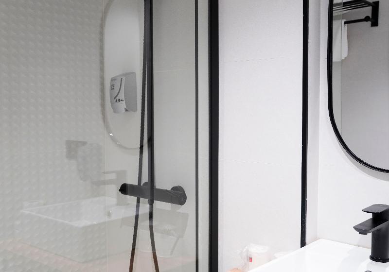 اتاق استاندارد, Alda Orzán