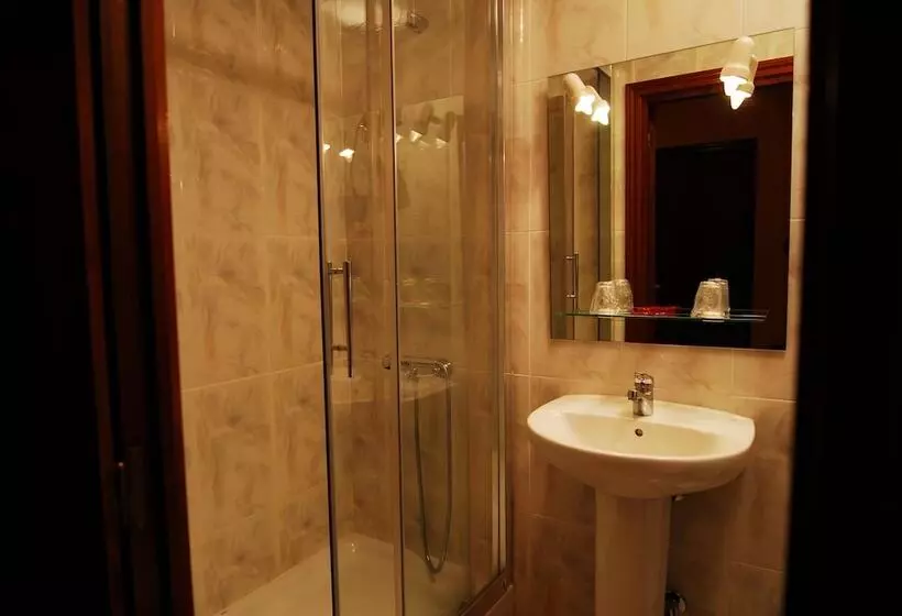 Camera Tripla Standard, Hostal Aguilar