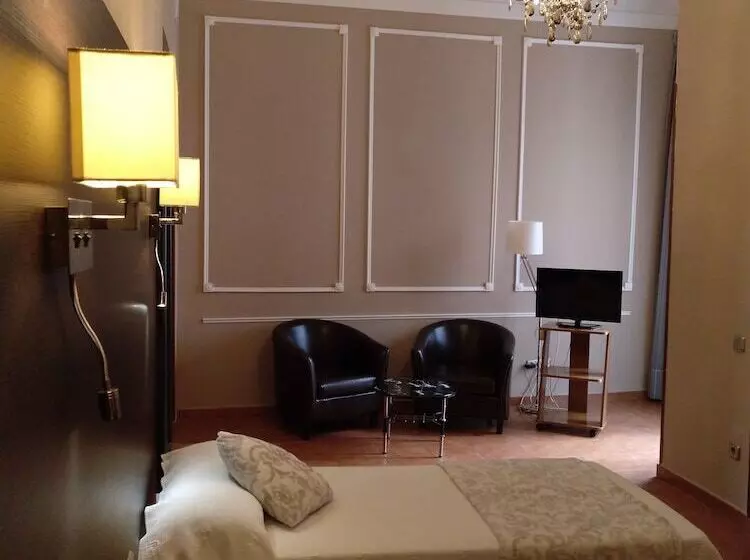 Camera Tripla Standard, Hostal Aguilar