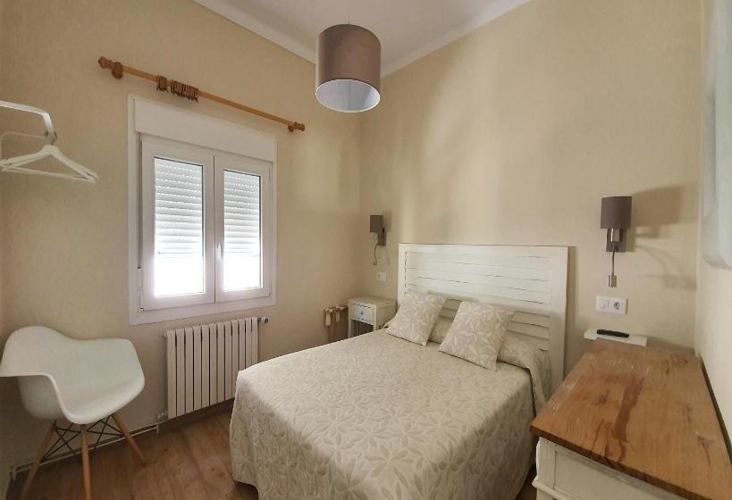 اتاق استاندارد, Hostal Canigó