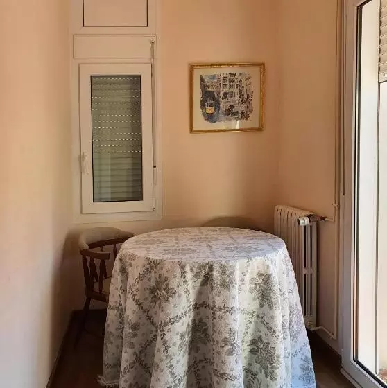 4 Bett Standardzimmer, Hostal Canigó