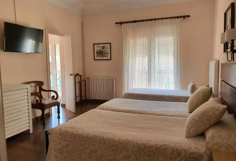 4 Bett Standardzimmer, Hostal Canigó