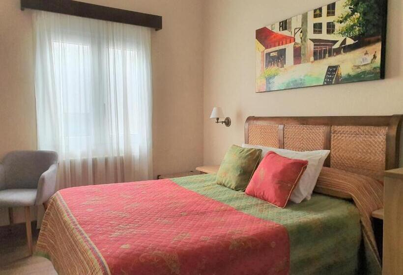 اتاق استاندارد یک نفره, Hostal Canigó