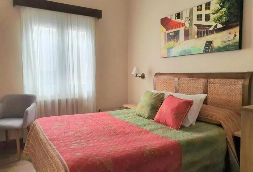 Basis Zimmer, Hostal Canigó