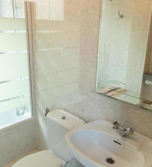 标准三人间, Hostal Legaz