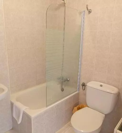 Standard Kolmen Hengen Huone, Hostal Legaz