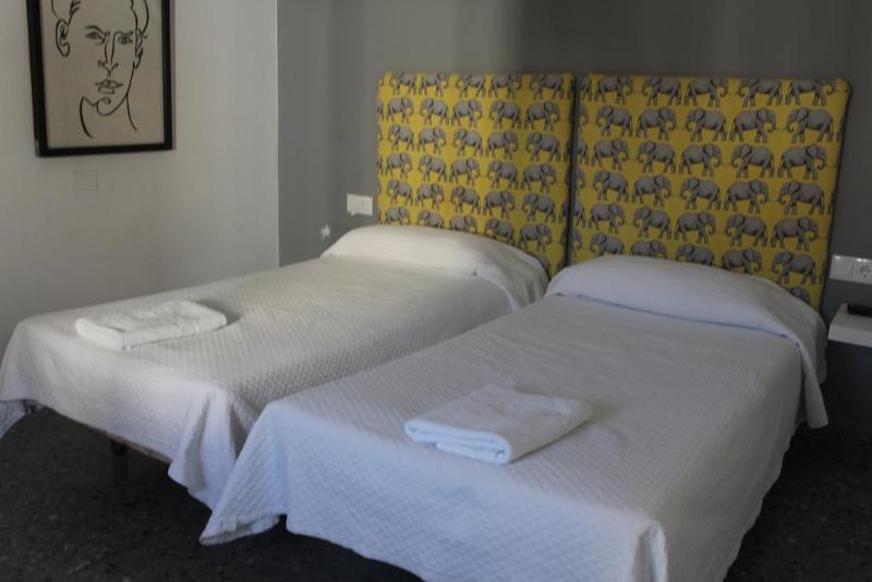 四人标准间, Hostal Paco Marbella