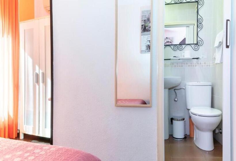 اتاق استاندارد یک نفره, Hostal Rober