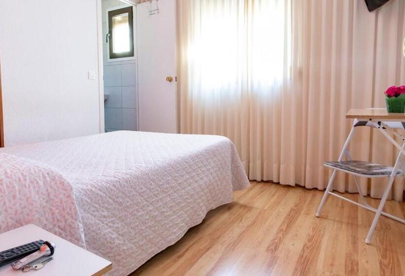 اتاق استاندارد یک نفره, Hostal Rober