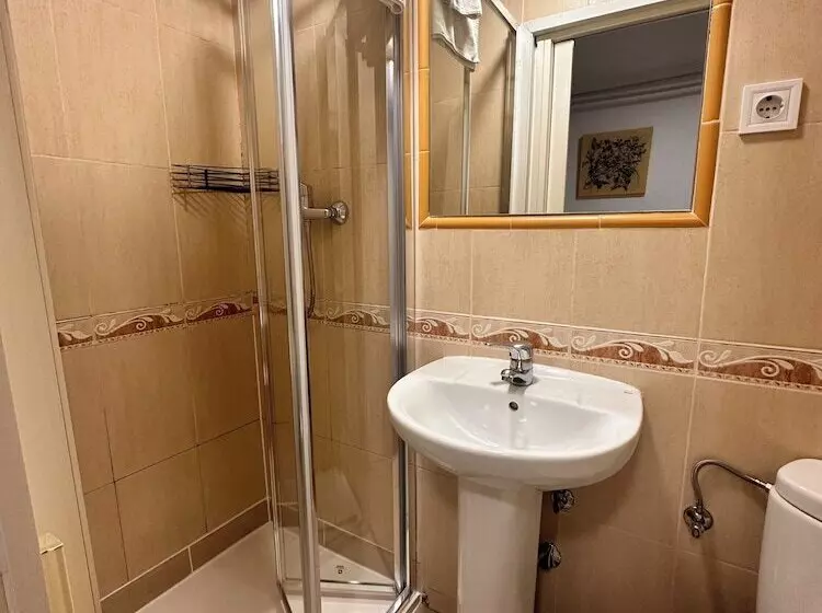 اتاق استاندارد یک نفره, Hostal Rober