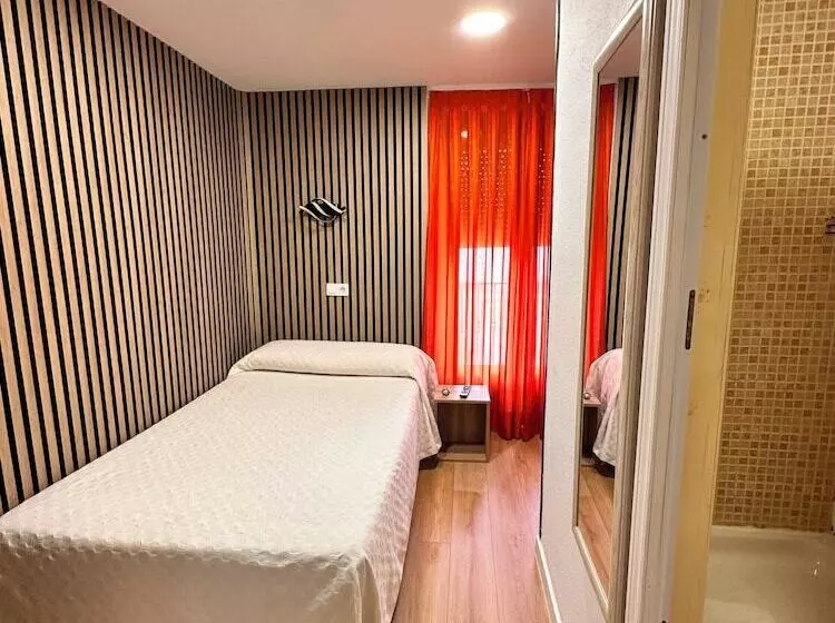 اتاق استاندارد یک نفره, Hostal Rober