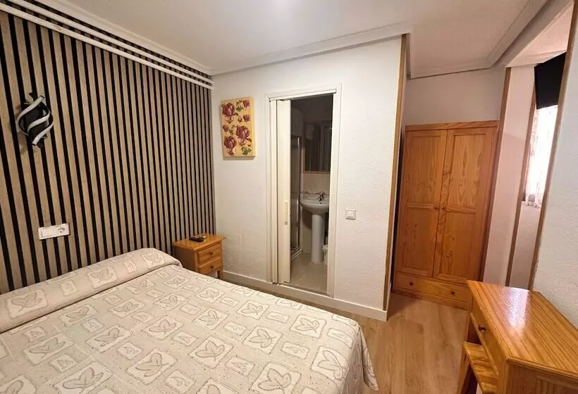 اتاق استاندارد یک نفره, Hostal Rober