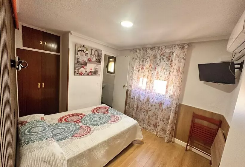 اتاق استاندارد یک نفره, Hostal Rober