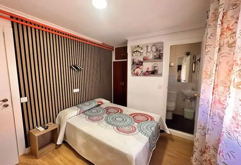 اتاق استاندارد یک نفره, Hostal Rober