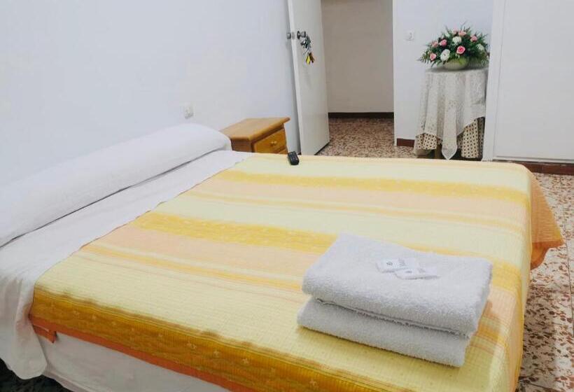 اتاق استاندارد با سرویس بهداشتی مشترک, Hostal Ruano