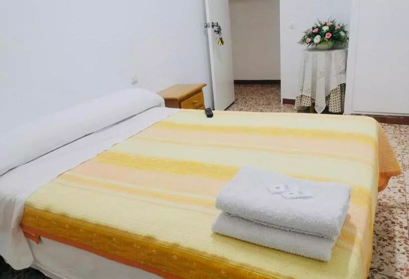 اتاق استاندارد با سرویس بهداشتی مشترک, Hostal Ruano