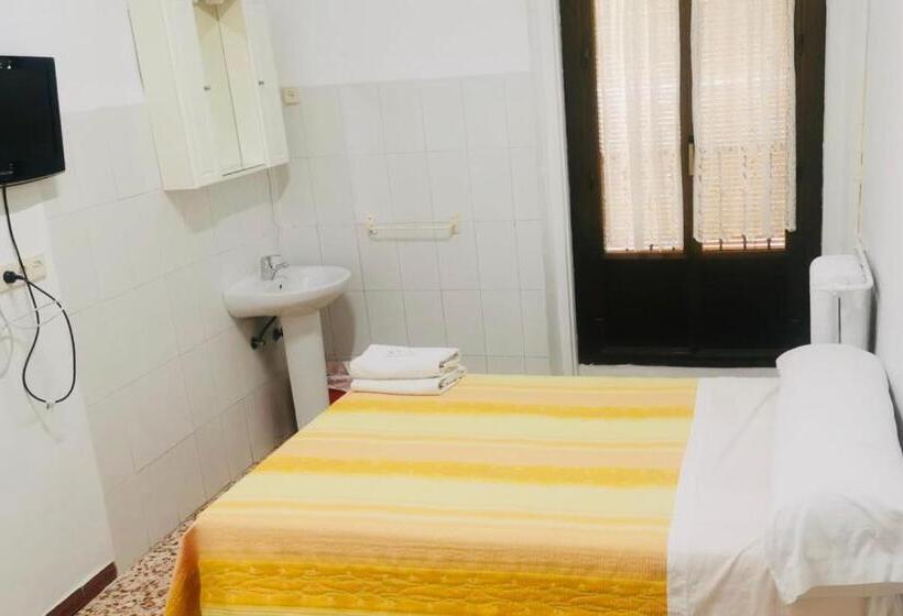 اتاق استاندارد با سرویس بهداشتی مشترک, Hostal Ruano
