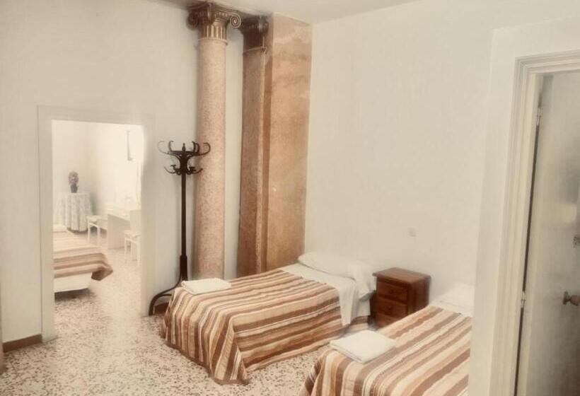 اتاق کلاسیک خانوادگی, Hostal Ruano