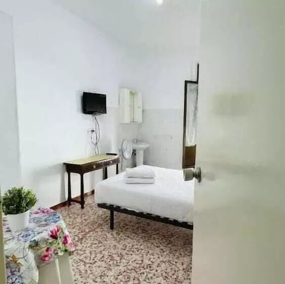 اتاق استاندارد با سرویس بهداشتی مشترک, Hostal Ruano