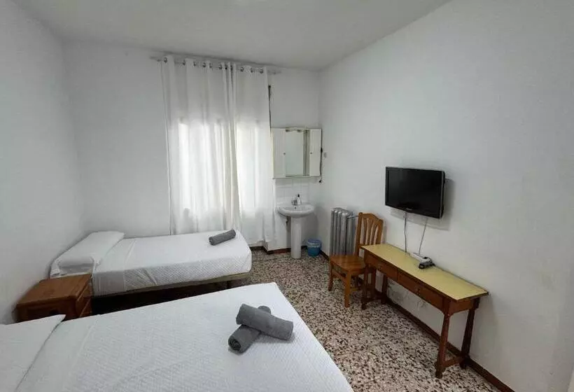 اتاق استاندارد سه نفره, Hostal Ruano
