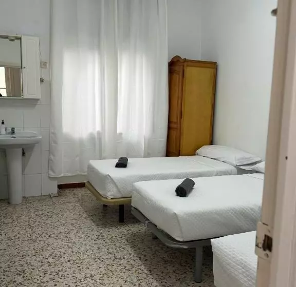 اتاق استاندارد سه نفره, Hostal Ruano