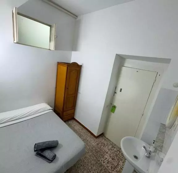 اتاق استاندارد یک نفره, Hostal Ruano