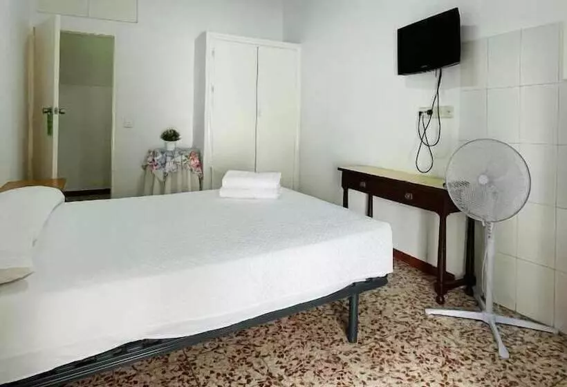 اتاق استاندارد با سرویس بهداشتی مشترک, Hostal Ruano
