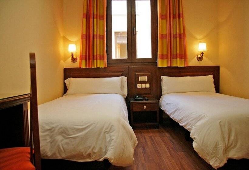 اتاق استاندارد سه نفره, Hostal Victoria I