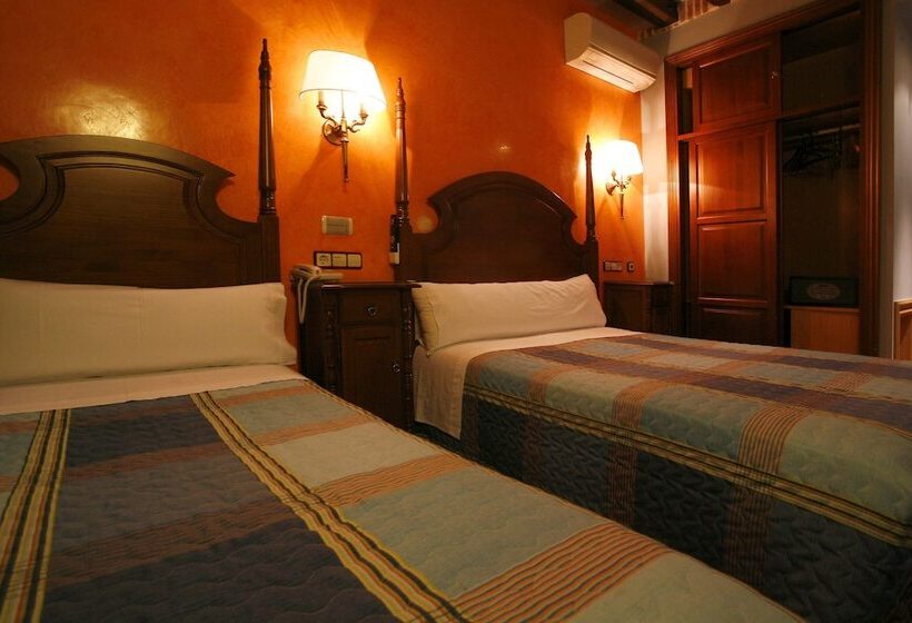 اتاق استاندارد سه تخته با چشمانداز, Hostal Victoria I