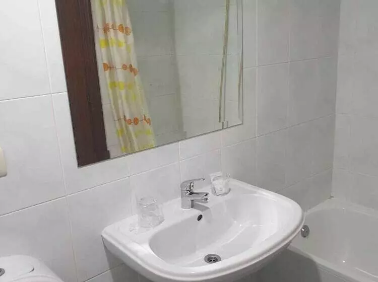 Quarto Triplo Estandar, Hostal Algodón