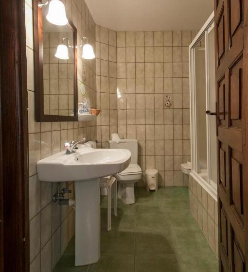 标准三人间, Hostal Ayestaran Ii